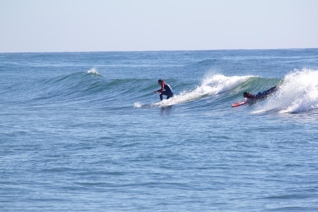 Oporto Surf Camp Hostel Esmoriz Exterior photo